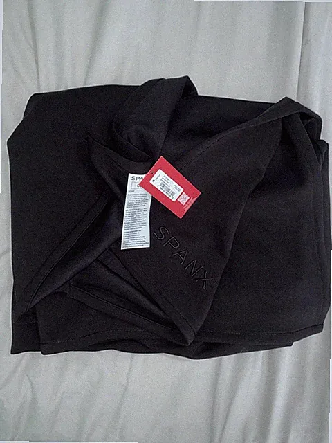 NEW SPANX Air Essentials Luxe Soft Stretch Blanket Black Travel Home Throw 50x60
